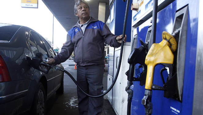 LA VENTA DE COMBUSTIBLES VOLVIÓ A CAER EN FEBRERO Y SUMA 15 MESES DE RETROCESO