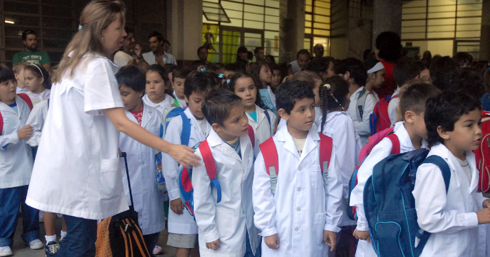 EL GOBIERNO AUMENTÓ EL SALARIO MÍNIMO DOCENTE A 500 MIL PESOS