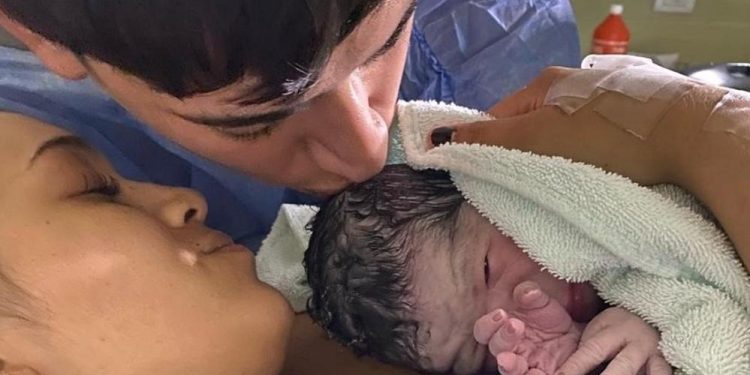 BERTH: «MI MAMÁ CONSIGUIÓ UN TRACTOR PARA LLEVARME AL HOSPITAL Y QUE BENJAMÍN NAZCA SEGURO»