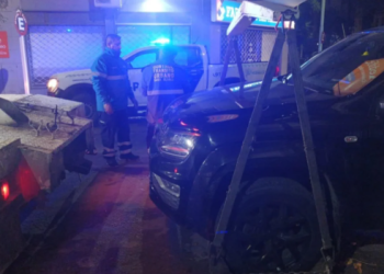 ALCOHOLIZADO CHOCÓ CONTRA UN AUTO ESTACIONADO