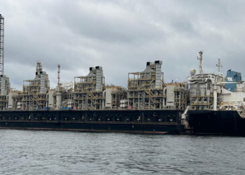 YPF DESCARTÓ LA CONSTRUCCIÓN DE UNA PLANTA DE GNL EN TIERRA Y LA REEMPLAZARÁ POR BARCOS EN LA COSTA DE RÍO NEGRO