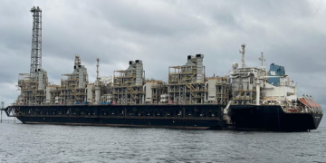 YPF DESCARTÓ LA CONSTRUCCIÓN DE UNA PLANTA DE GNL EN TIERRA Y LA REEMPLAZARÁ POR BARCOS EN LA COSTA DE RÍO NEGRO