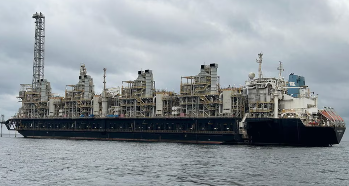 YPF DESCARTÓ LA CONSTRUCCIÓN DE UNA PLANTA DE GNL EN TIERRA Y LA REEMPLAZARÁ POR BARCOS EN LA COSTA DE RÍO NEGRO