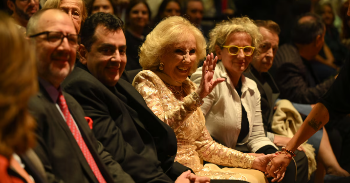 LA POLÉMICA POR LA ASUSENCIA DE LA FAMILIA EN EL HOMENAJE A MIRTHA LEGRAND