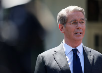 EL SECRETARIO DEL TESORO DE TRUMP LLEGA A LA ARGENTINA