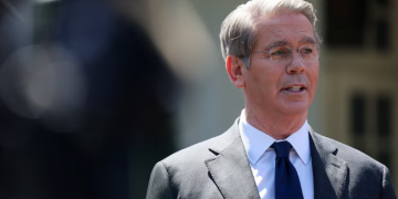 EL SECRETARIO DEL TESORO DE TRUMP LLEGA A LA ARGENTINA