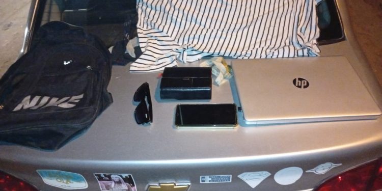 SE METIÓ EN LA CASA DE UNOS ABUELOS Y LOS GOLPEÓ PARA ROBARLES