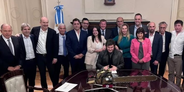 EL GOBIERNO TIENE LISTO UN DNU PARA ELIMINAR 24 ORGANISMOS Y FUSIONAR MÁS DE 15 ÁREAS ESTATALES