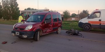 UN MOTOCICLISTA RESULTÓ HERIDO AL IMPACTAR CONTRA UNA CAMIONETA