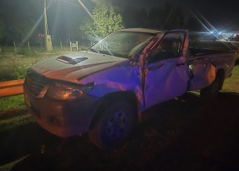 UN CAMIÓN LOS CHOCÓ Y SE DIO A LA FUGA