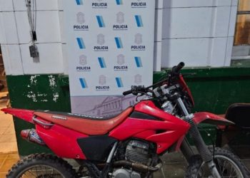 TENIA UNA MOTO ROBADA Y UN PEDIDO DE CAPTURA, FUE DETENIDA