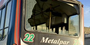 LA UTA PARÓ EL SERVICIO DE COLECTIVOS POR LA PEDREADA QUE SUFRIERON VARIAS LÍNEAS DE LA CIUDAD