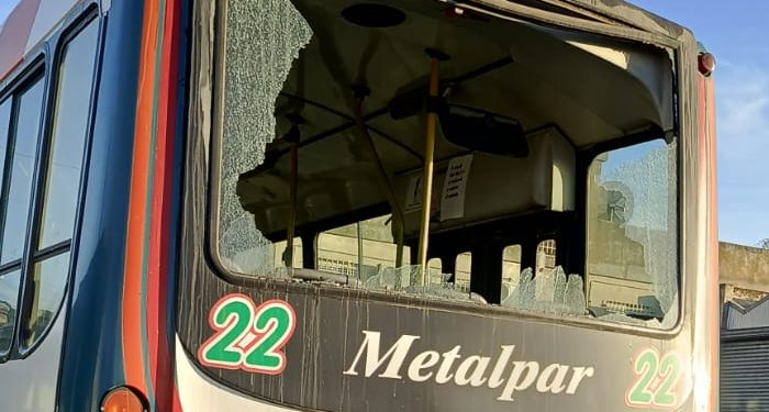 LA UTA PARÓ EL SERVICIO DE COLECTIVOS POR LA PEDREADA QUE SUFRIERON VARIAS LÍNEAS DE LA CIUDAD