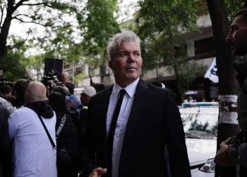 BURLANDO APUNTO CONTRA LA PSIQUIATRA DE MARADONA: «LE MEDIACIÓN COMO SI FUERA UN PERRO»