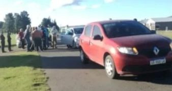 DOS AUTOS CHOCARON A UNOS KILOMETROS DEL ACCESO DE SALDUNGARAY