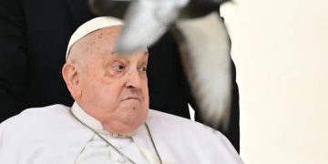 EL PAPA DARÍA LA BENDICIÓN ESTE DOMINGO DE PASCUAS, SEGUN COMO SE ENCUENTRE SU SALUD