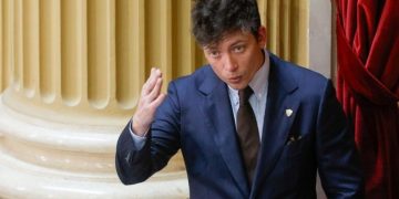 MILEI ASEGURÓ QUE EL PODER DE SANTIAGO CAPUTO ESTÁ POR ENCIMA DEL JEFE DE GABINETE