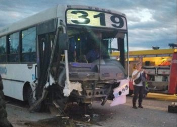 UNA PERSONA MURIÓ LUEGO DE UN CHOQUE ENTRE UN AUTO Y UN COLECTIVO DE LA LÍNEA 319