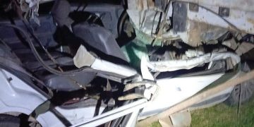CERCA DE MEDANOS UN AUTO SE INCRUSTÓ DEBAJO DE UN SEMIRREMOLQUE EN LA RUTA 22
