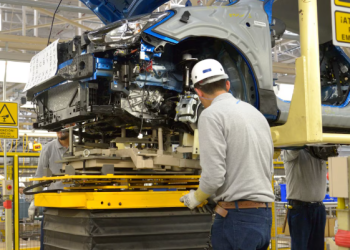 LA PRODUCCIÓN AUTOMOTRIZ CAYÓ LEVEMENTE EN MARZO DEBIDO A REAJUSTES EN LAS TERMINALES POR NUEVAS INVERSIONES