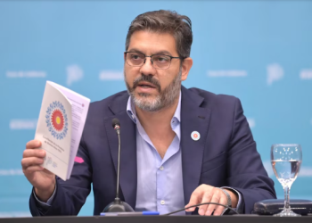 LA MANO DERECHA DE AXEL KICILLOF SE NEGÓ A HACERSE UN TEST DE ALCOHOLEMIA Y LE RETUVIERON LA LICENCIA