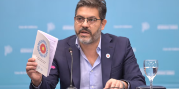 LA MANO DERECHA DE AXEL KICILLOF SE NEGÓ A HACERSE UN TEST DE ALCOHOLEMIA Y LE RETUVIERON LA LICENCIA