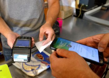 MARTINEZ: «LA TARJETA DE DÉBITO ES DE LAS HERRAMIENTAS FINANCIERAS MÁS UTILIZADAS EN LA CIUDAD»