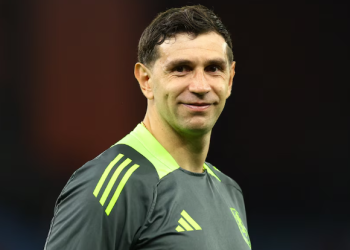 LA FOTO DE DIBU MARTÍNEZ QUE DISPARÓ LOS RUMORES SOBRE SU FUTURO