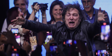 EUFORIA TOTAL EN EL BÚNKER DE MILEI POR EL TRIUNFO SOBRE EL PRO: «MACRI ESTÁ MUERTO POLÍTICAMENTE»