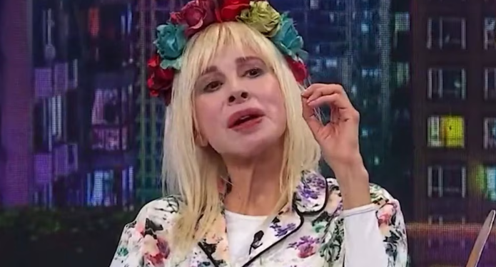 NACHA GUEVARA SE MUDA Y PONE EN VENTA GRAN PARTE DE SU VESTUARIO EN LA CASA DEL TEATRO