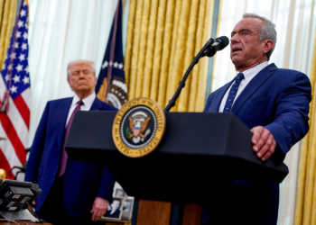 EL SECRETARIO DE SALUD DE TRUMP LLEGA AL PAÍS Y MILEI LO RECIBIRÁ EL MARTES EN LA CASA ROSADA