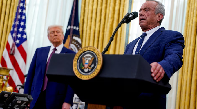 EL SECRETARIO DE SALUD DE TRUMP LLEGA AL PAÍS Y MILEI LO RECIBIRÁ EL MARTES EN LA CASA ROSADA