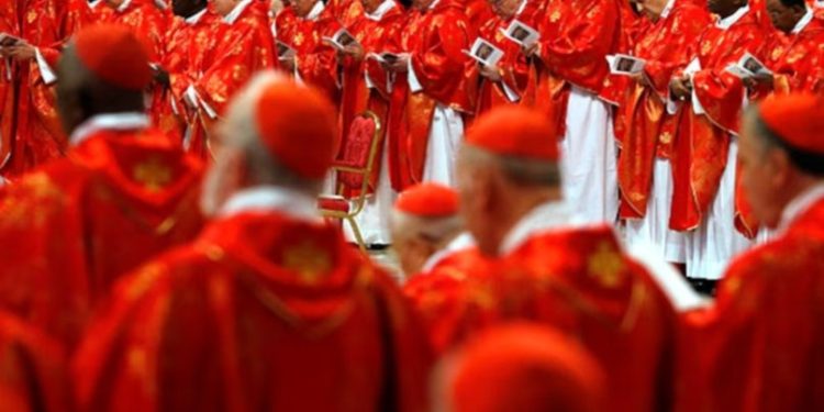 COMIENZA EL CÓNCLAVE QUE DEFINE EL FUTURO DE LA IGLESIA CATÓLICA