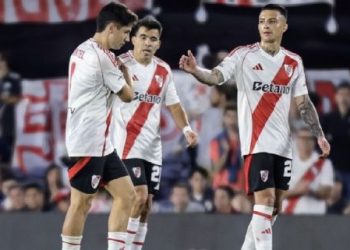 RIVER GOLEÓ A BARRACAS EN EL MONUMENTAL Y JUGARÁ EN CUARTOS FRENTE A PLATENSE