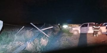 UNA CAMIONETA IMPACTO CONTRA UN POSTE EN CERCANÍAS DE STROEDER