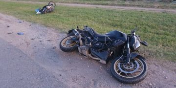 TRES PERSONAS FUERON HOSPITALIZADAS LUEGO DE UN CHOQUE ENTRE DOS MOTOS