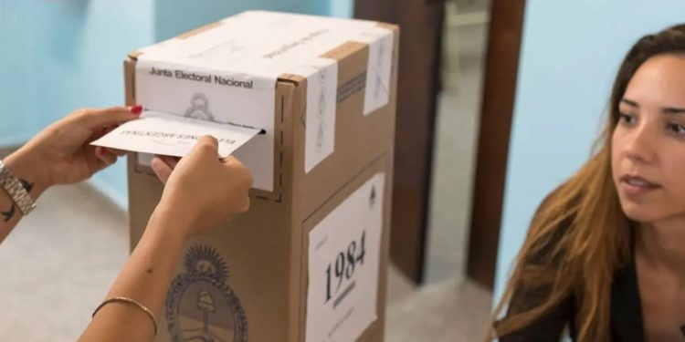 UNA SENADORA BAHIENSE PROPONE REELECCIONES INDEFINIDAD EN LA PROVINCIA DE BUENOS AIRES