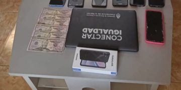 LE HIZO EL CUENTO DEL TÍO A UNA PERSONA MAYOR Y LE ROBÓ