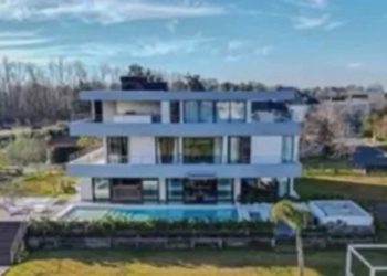 12 BAÑOS, GARAGE PARA 8 AUTOS Y SALÓN DE FIESTAS: LA MARAVILLOSA MANSIÓN DE WANDA NARA