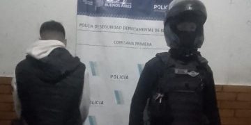 UN JOVEN CON FRONDOSOS ANTECEDENTES CIRCULABA EN UNA MOTO ROBADA Y FUE DETENIDO