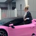 WANDA NARA LLEGÓ A LA AUDIENCIA DE DIVORCIO EN UN LAMBORGHINI ROSA Y UN LOOK MUY AMBER HEARD