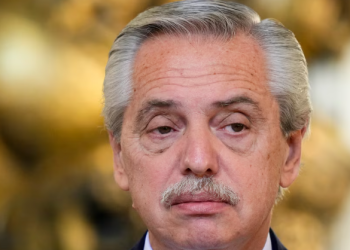 LA JUSTICIA ORDENÓ ANALIZAR EL TELÉFONO DE ALBERTO FERNÁNDEZ EN LA CAUSA DE LOS SEGUROS