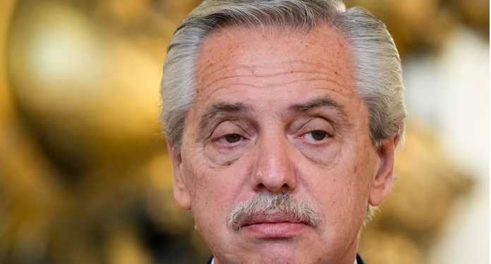 LA JUSTICIA ORDENÓ ANALIZAR EL TELÉFONO DE ALBERTO FERNÁNDEZ EN LA CAUSA DE LOS SEGUROS