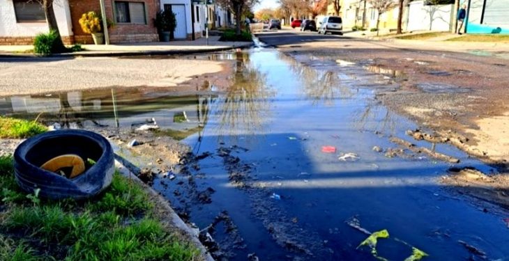 VECINOS DE MILLAMAPU RECLAMAN A ABSA POR DESBORDES CLOACALES