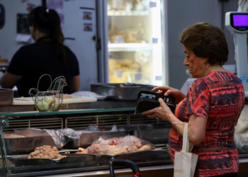 SALARIOS: SEGÚN EL GOBIERNO, EN LOS ÚLTIMOS TRES MESES CAYÓ EL PODER DE COMPRA A PESAR DE LA MENOR INFLACIÓN