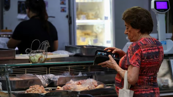 SALARIOS: SEGÚN EL GOBIERNO, EN LOS ÚLTIMOS TRES MESES CAYÓ EL PODER DE COMPRA A PESAR DE LA MENOR INFLACIÓN