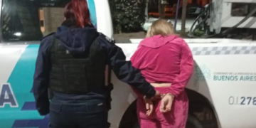 ALCOHOLIZADA PRODUJO DISTURBIOS EN LA CALLE Y ROMPIÓ UNA VENTANA DE LA COMISARÍA