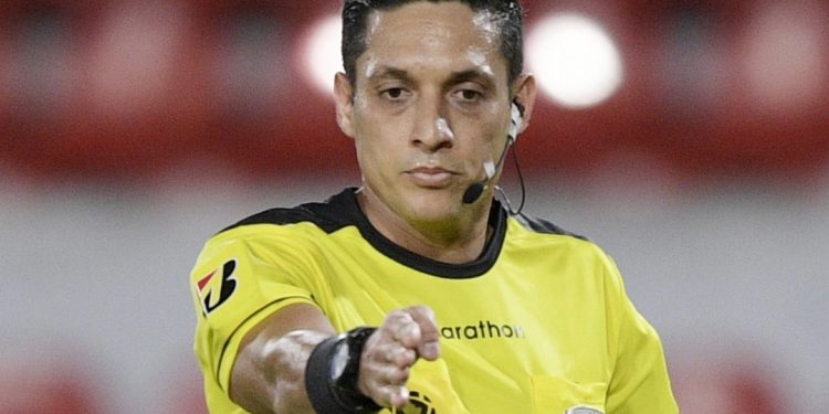 EL ARBITRO DESIGNADO PARA DIRIGIR CHILE – ARGENTINA Y UN ANTECEDENTE QUE HIZO ENOJAR A LIONEL MESSI
