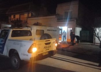 UN HOMBRE MATÓ A TODA SU FAMILIA Y SE TIRÓ ABAJO DE UN CAMIÓN