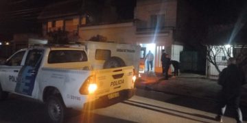 UN HOMBRE MATÓ A TODA SU FAMILIA Y SE TIRÓ ABAJO DE UN CAMIÓN